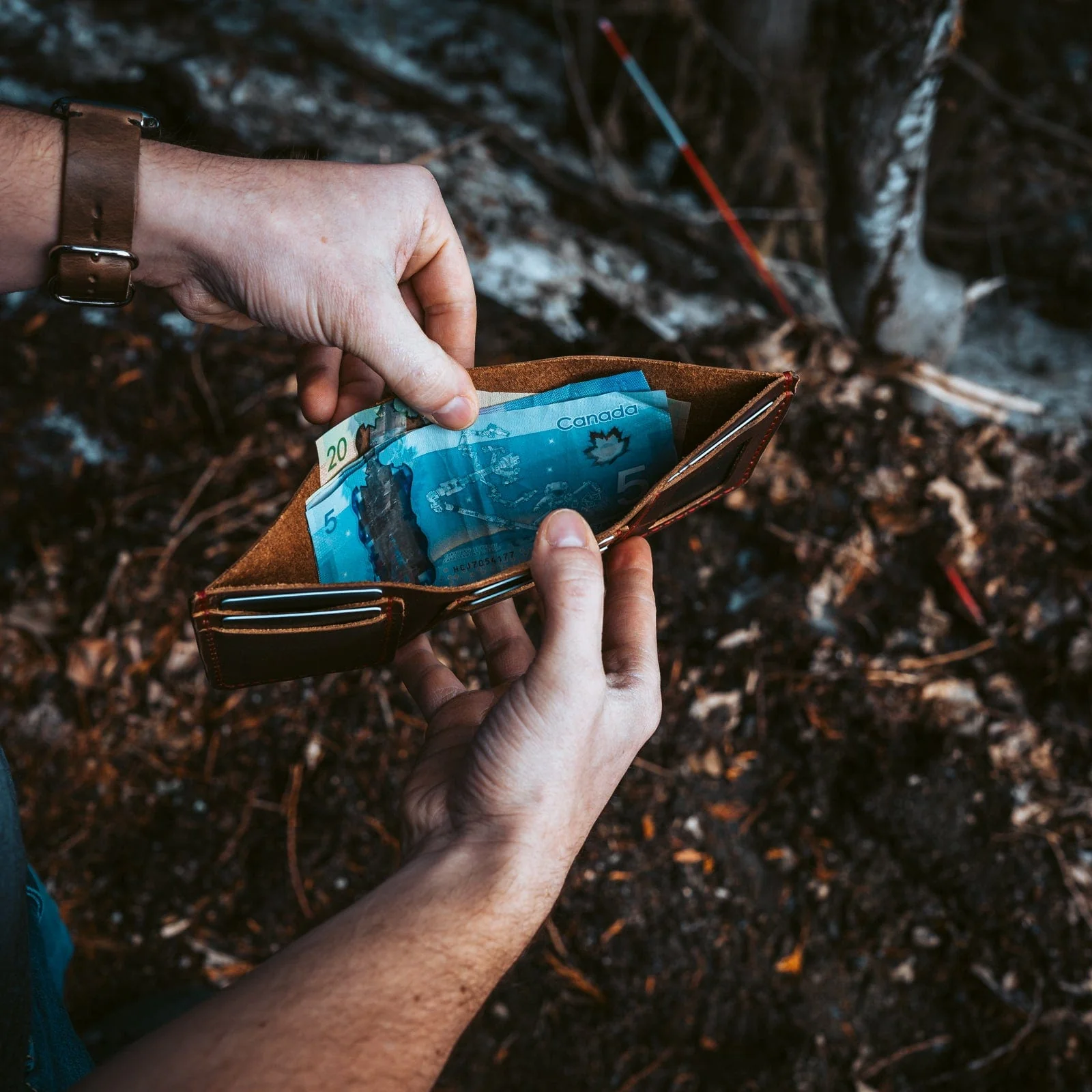 Leather Trifold Wallet - Image 10